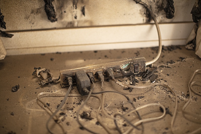 FAULTY SURGE PROTECTOR IGNITES A FIRE IN A HOME A SURGE PROTECTOR IS BURNED ON THE FLOOR WITH SEVERAL APPLIANCES PLUGGED IN. IT APPEARS TO BE THE SOURCE OF THE HOUSE FIRE